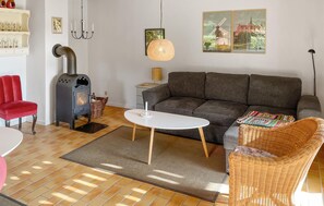 Smart TV, fireplace - Lovely home in Tranekær with WiFi (Tranekær)