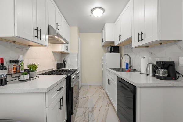 Microonde, forno, piano cottura, lavastoviglie