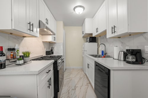 Cozy&Stylish DT Alhambra Living Walk to Starbucks, Dining &Nightlife places