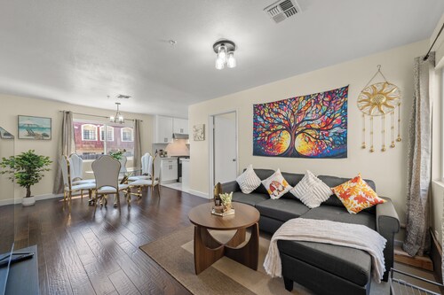 Cozy&Stylish DT Alhambra Living Walk to Starbucks, Dining &Nightlife places