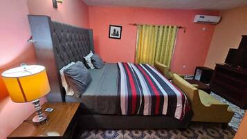 Deluxe Room | Desk, laptop workspace, free WiFi, bed sheets