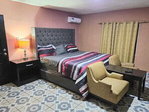 Chambre Standard | Bureau, espace de travail pour ordinateurs portables