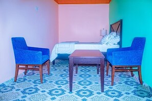 Standard Suite | Desk, laptop workspace, free WiFi, bed sheets