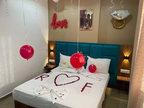 Comfort szoba kétszemélyes ággyal, 1 queen (nagyméretű) franciaágy, nemdohányzó | Íróasztal és ingyenes wifi