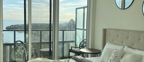 1 dormitorio, tabla de planchar con plancha, wifi y ropa de cama