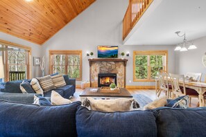 Smart TV, chimenea y futbolito 