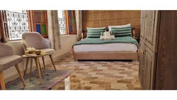 5 habitaciones, tabla de planchar con plancha, wifi y ropa de cama