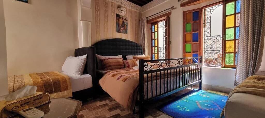 5 bedrooms, iron/ironing board, WiFi, bed sheets