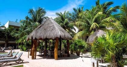 Welcome to this 1 bed 1 bath condo with splendid pool view