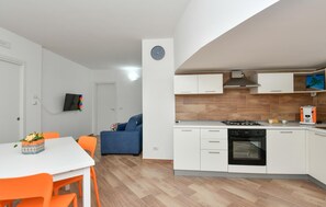 Geladeira, fogão, cooktop, lava-louças