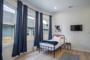 Căn hộ (3 Bedrooms) | 3 phòng ngủ, khu vực làm việc phù hợp cho laptop