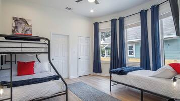 3 bedrooms, laptop workspace, iron/ironing board, bed sheets