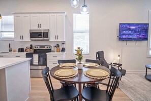 Apartment (3 Bedrooms) | In-room dining - Walk to Riverwalk! 3br/2ba Gem Near Fun Downtown! (San Antonio)