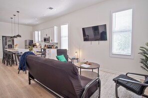 Apartment (3 Bedrooms) | Interior - Walk to Riverwalk! 3br/2ba Gem Near Fun Downtown! (San Antonio)