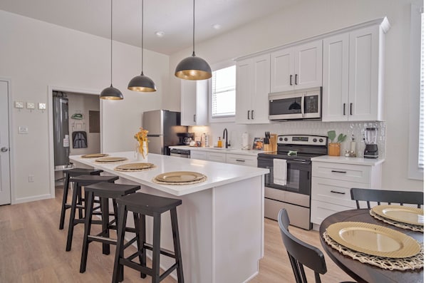 Apartment (3 Bedrooms) | In-room dining