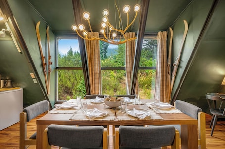 Dining. Packwood - The Nest