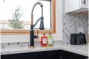 Hus (1 Bedroom) | Eget kjøkken | Mikrobølgeovn, ovn, kokeplater og oppvaskmaskin