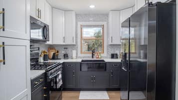 Casa (1 Bedroom) | Cocina privada | Microondas, horno, parrilla de estufa y lavavajillas