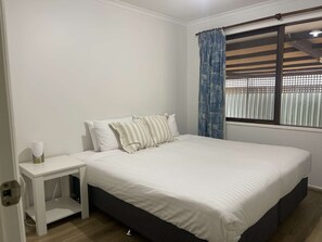 4 bedrooms, iron/ironing board, WiFi