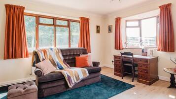 Economy Bungalow, Courtyard View | Living area
