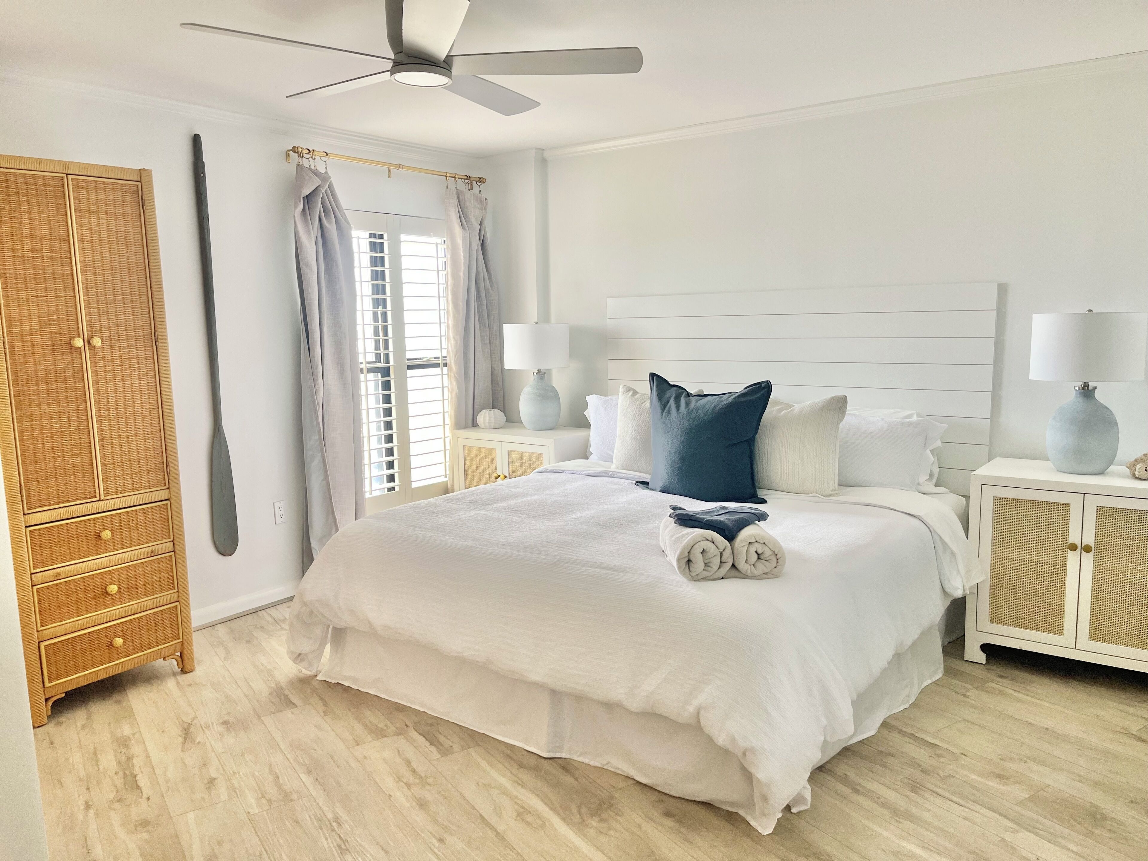 4 bedrooms, iron/ironing board, WiFi, bed sheets