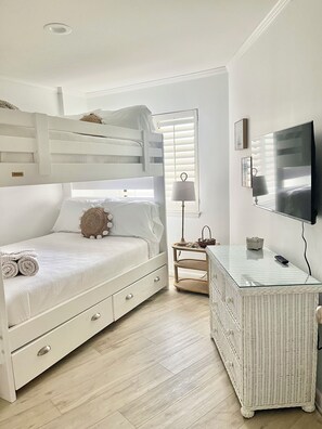 4 bedrooms, iron/ironing board, WiFi, bed sheets