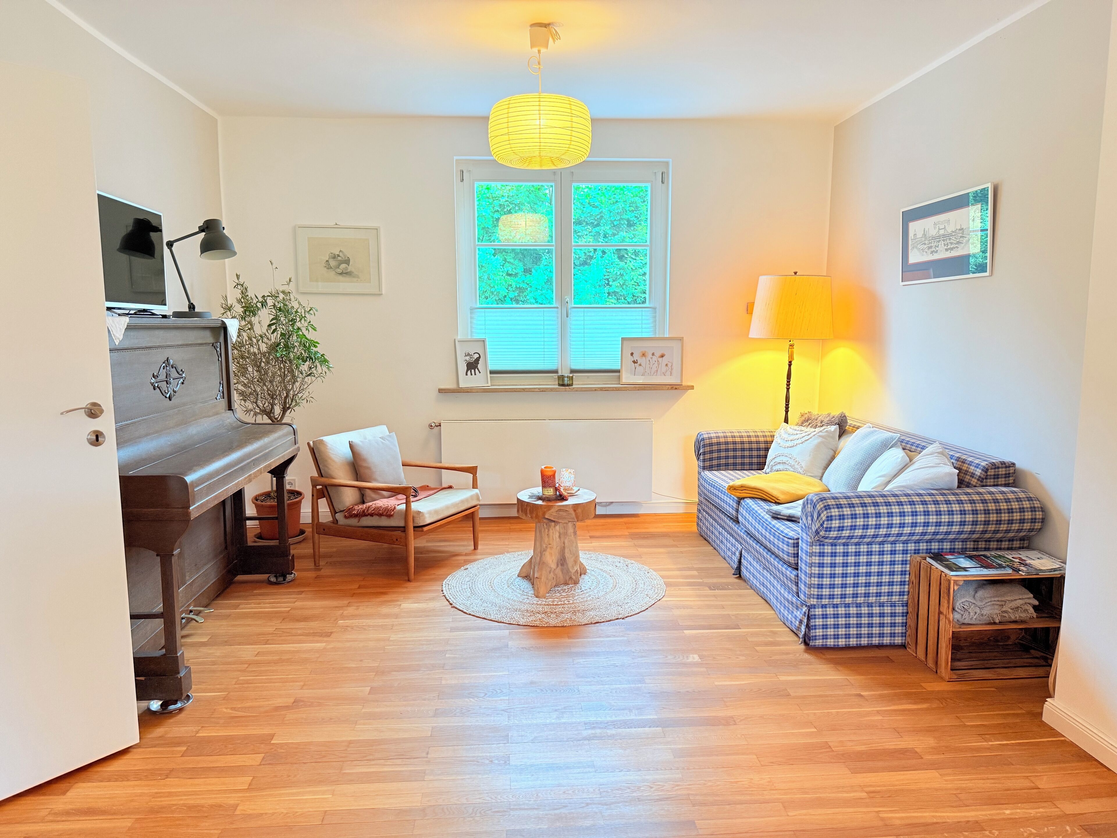 Smart-TV, Bücher, Stereoanlage