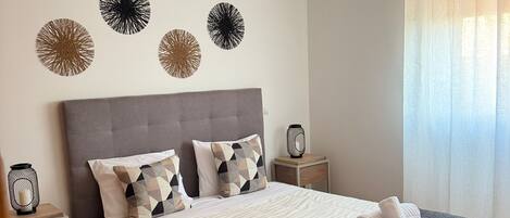 3 bedrooms, iron/ironing board, WiFi, bed sheets