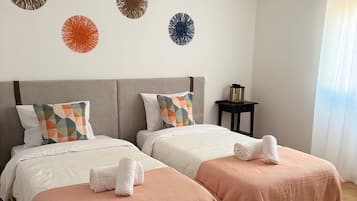 3 chambres, fer et planche à repasser, Wi-Fi, draps fournis