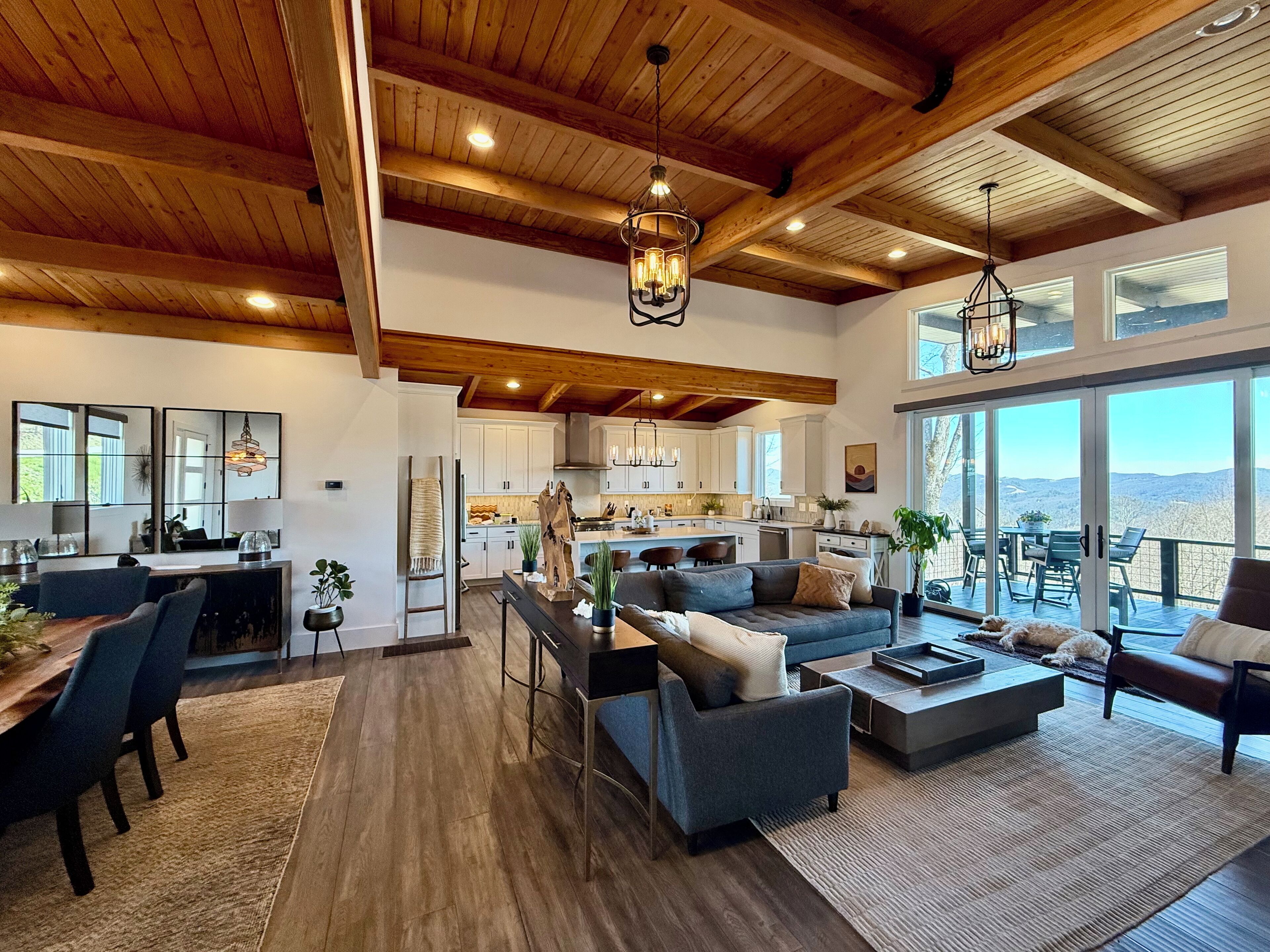 Smart TV, fireplace, stereo