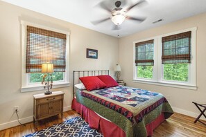 4 bedrooms, iron/ironing board, free WiFi, bed sheets