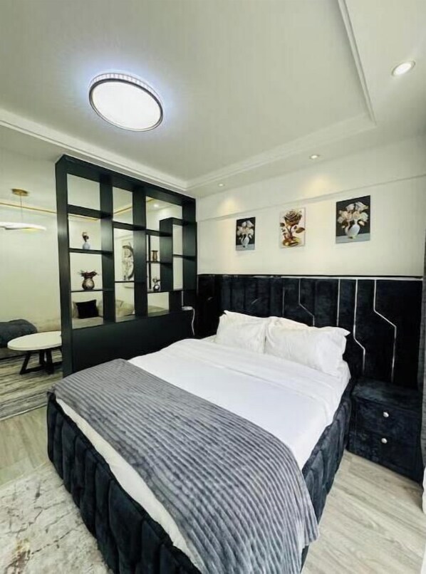 Iron/ironing board, WiFi, bed sheets