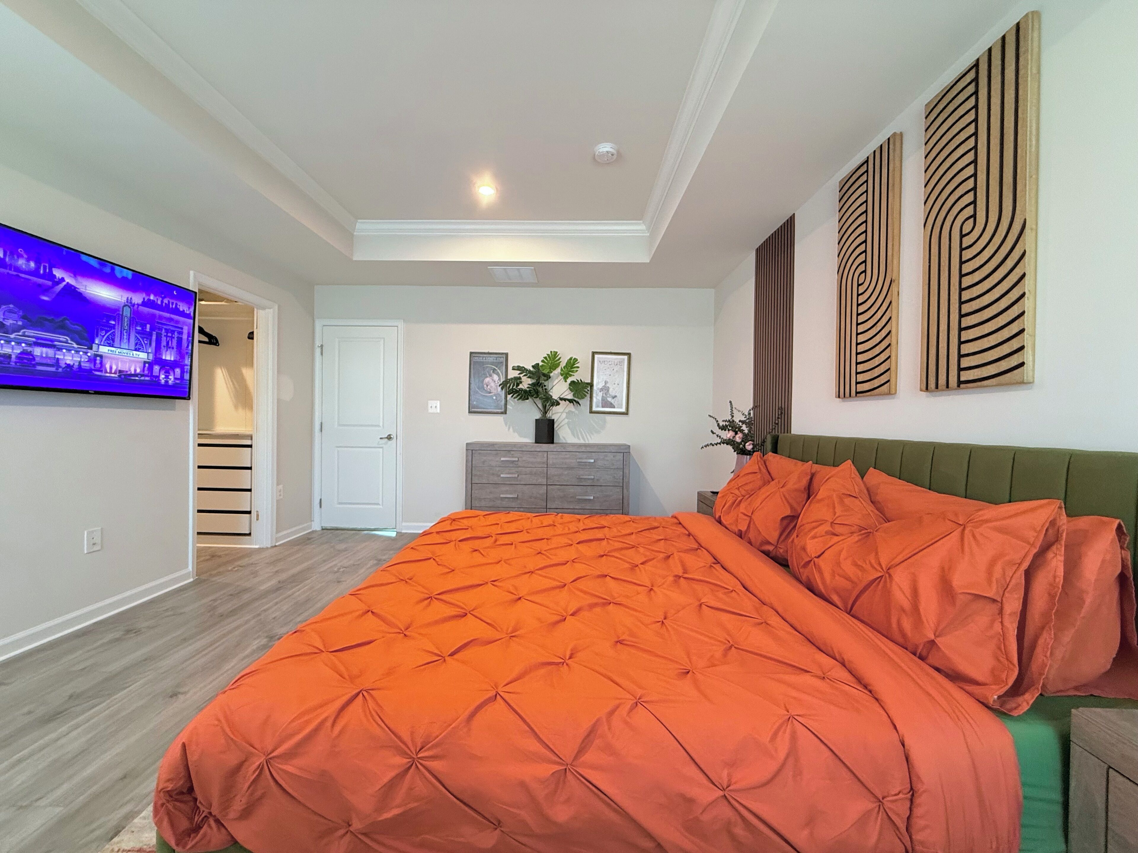 4 bedrooms, iron/ironing board, WiFi, bed sheets
