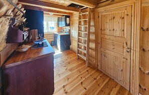 Réfrigérateur, un four, cafetiÚre-théiÚre