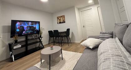Chezeeyâs Home - Refresh, Relax, Work & Unwind - new beautiful basement suite