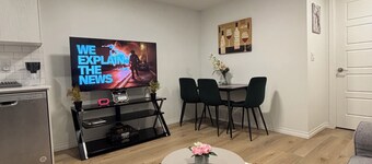 Chezeey’s Home - Refresh, Relax, Work & Unwind - new beautiful basement suite