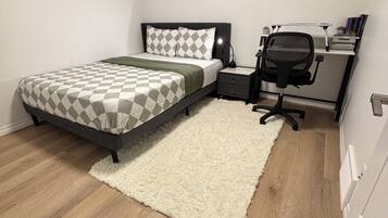 2 slaapkamers, een bureau, een strijkplank/strijkijzer, gratis wifi