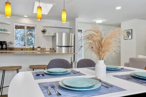 Dining - The Garden Haven (Bothell)