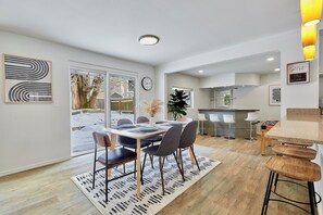 Dining - The Garden Haven (Bothell)