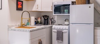 Downtown Cody Barn BnB; Sleeps 2 w/ A/C!