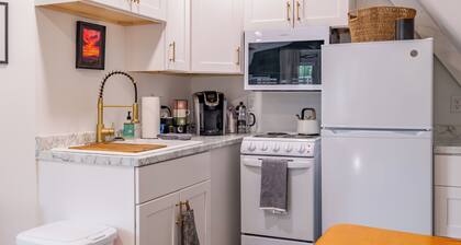 Downtown Cody Barn BnB; Sleeps 2 w/ A/C!