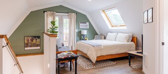 Downtown Cody Barn BnB; Sleeps 2 w/ A/C!