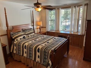 8 bedrooms, iron/ironing board, WiFi, bed sheets