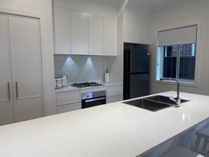 Private kitchen - 8/69 Crampton St, Wagga Wagga (Wagga Wagga)