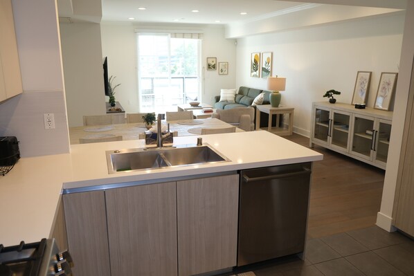 Interior - Luxury 3BR/3BA Apartment - Blackburn, Beverly Hills (Los Angeles)