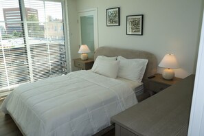 3 bedrooms, iron/ironing board, WiFi, bed sheets - Luxury 3BR/3BA Apartment - Blackburn, Beverly Hills (Los Angeles)