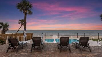 Alberca al aire libre y alberca climatizada