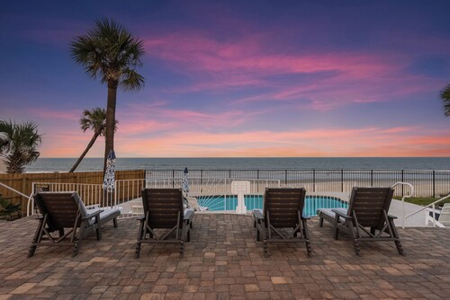 Daytona Oceanfront Luxury Villa w/ Full a Private Beachfront Pool. Designer Home