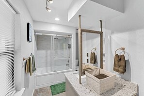 Shower, jetted tub, hair dryer, towels