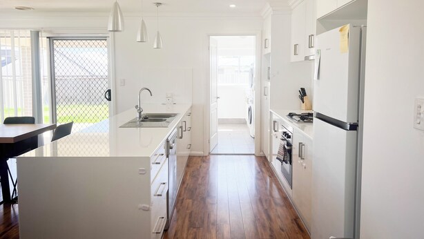 Coffee/tea maker, fridge, microwave, oven - Darcy Drive - All of the Comforts (Wagga Wagga)